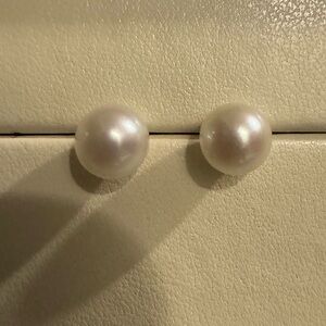 ⚜️3 for $30⚜️ Vintage Faux Pearl Stud Earrings (Cream, Ivory, Pierced)